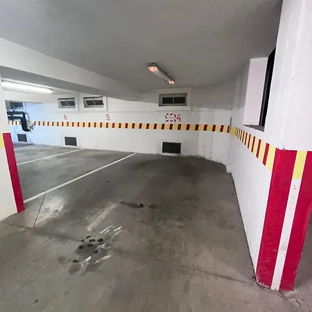 Sunny - In Zone With Private Garage *