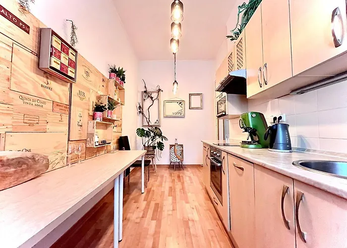 Sunny - In Zone With Private Garage