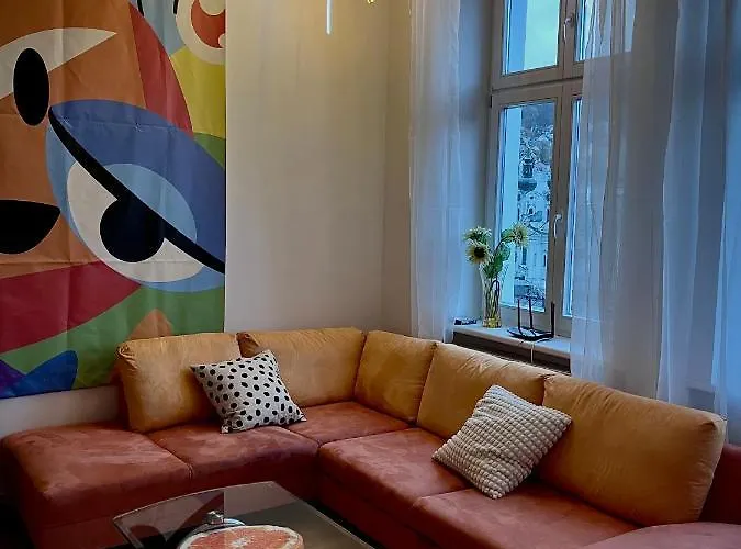 Sunny - In Zone With Private Garage