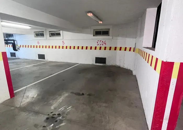 Sunny - In Zone With Private Garage *